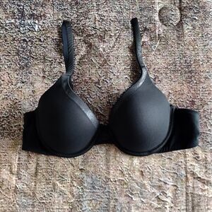 Victoria's Secret Lightly Lined Sleek Black Bra - EUC